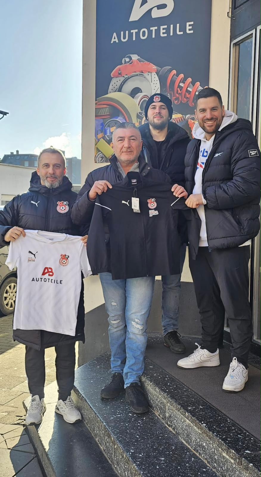 Vereinsfoto mit Sponsor AB Autoteile
