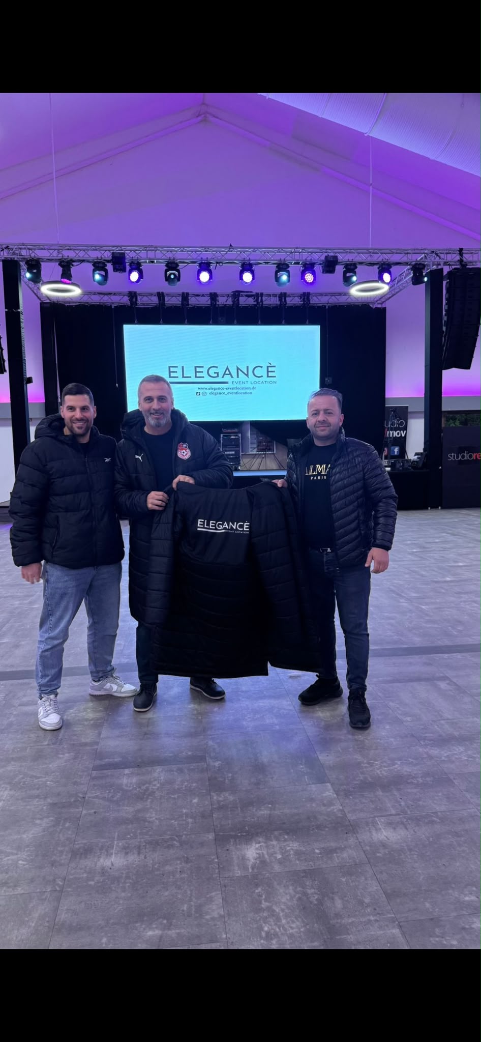 Vereinsfoto mit Sponsor ELEGANCE Event Location