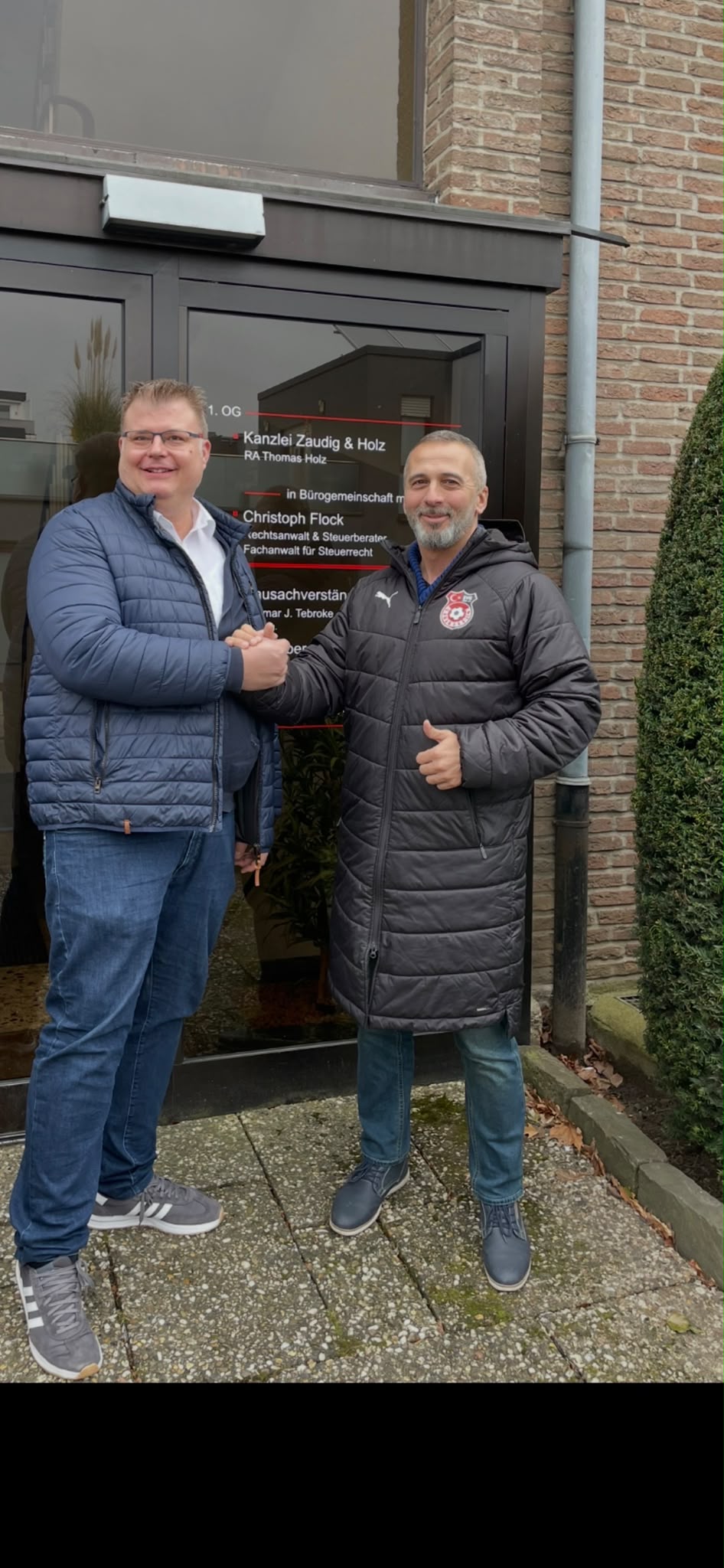 Vereinsfoto mit Sponsor Rechtsanwalt & Steuerkanzlei Christoph Flock