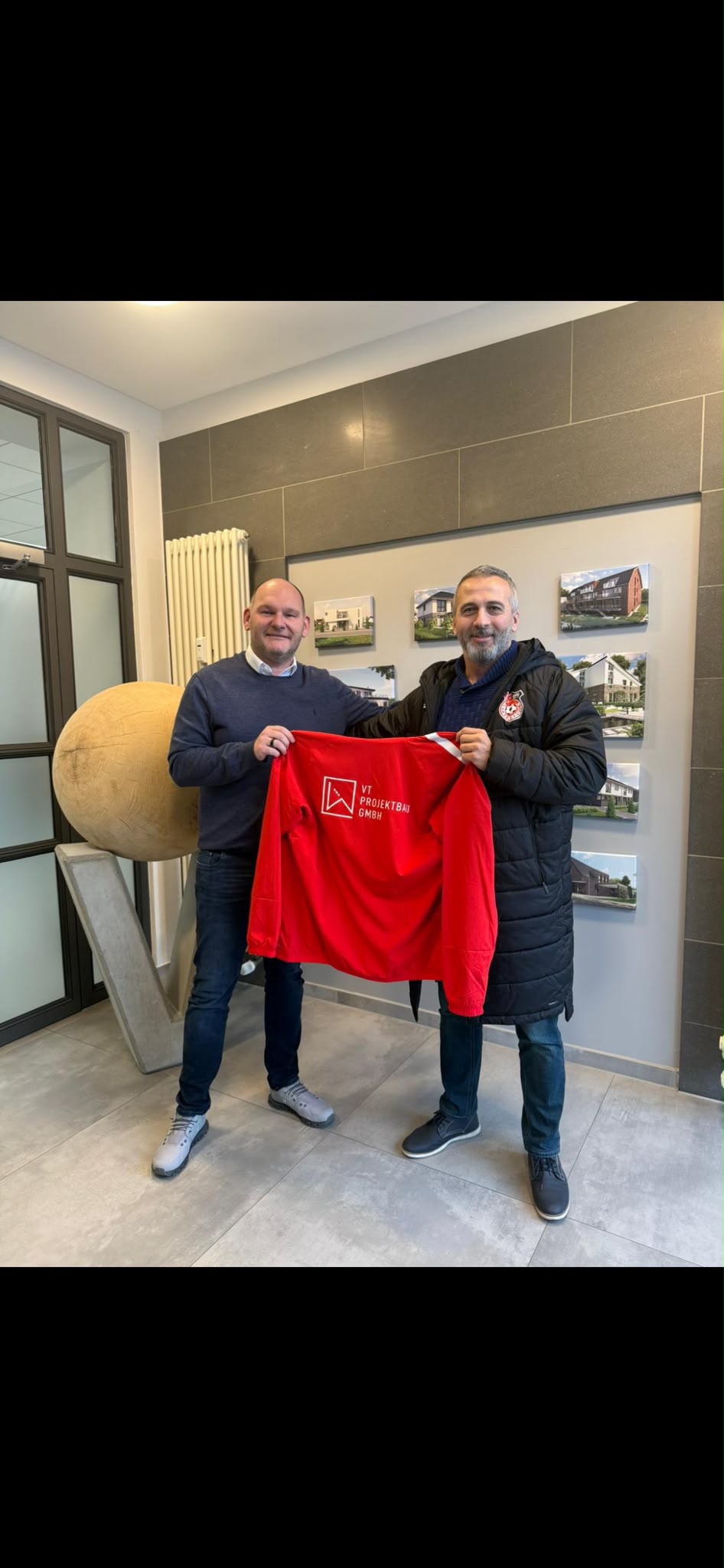 Vereinsfoto mit Sponsor Vieten Projekt Bau GmbH
